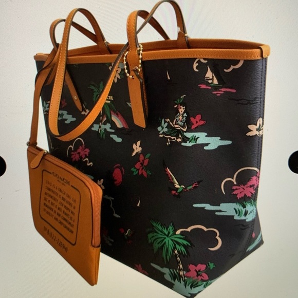 COACH Reversible City Tote with Scenic Hawaiian Print and Matching Clutch - Picture 8 of 9